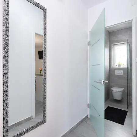 Brand New Apartments Viktorija Just 250M From The Beach! Krk Town Exterior photo